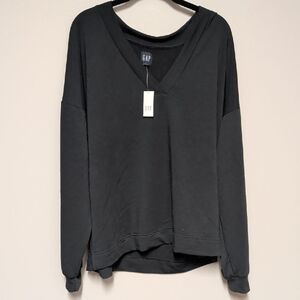 NWT GAP Blackl V-Neck Pullover